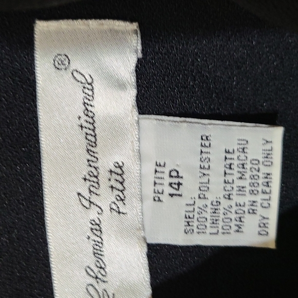 Curvy 14P black collared top hidden buttons - Picture 4 of 4